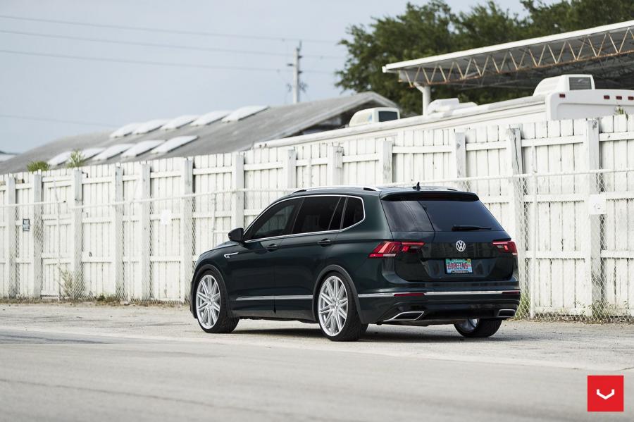  Volkswagen Tiguan R-Line on Vossen Wheels (CV10) 2019 года  (фото 17 из 36)